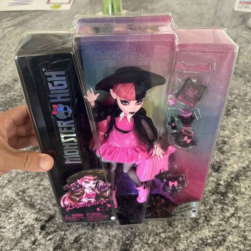 New Monster High Draculaura Doll with Pet Bat-Cat Count Fabulous and Accessories